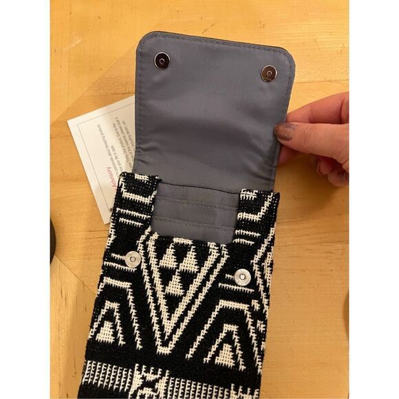 New! Thirty One Black White Brown Call Me Crossbody Rio Weave Phone Bag - Picture 3 of 5